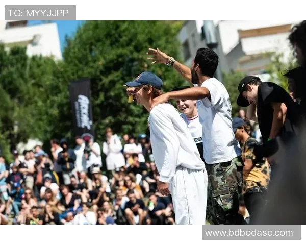 极限运动嘉年华精彩回顾成都街舞队展现非凡状态与激情表演 极限运动嘉年华精彩回顾成都街舞队展现非凡状态与激情表演