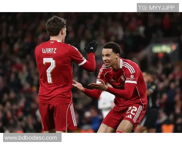 利物浦与阿积士激战正酣谁能在欧冠赛场上笑到最后