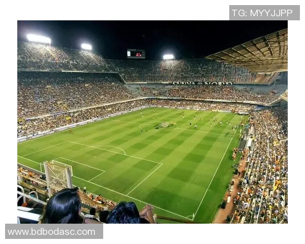 北德容与南佩佩的巅峰对决谁将成为足球场上的新传奇