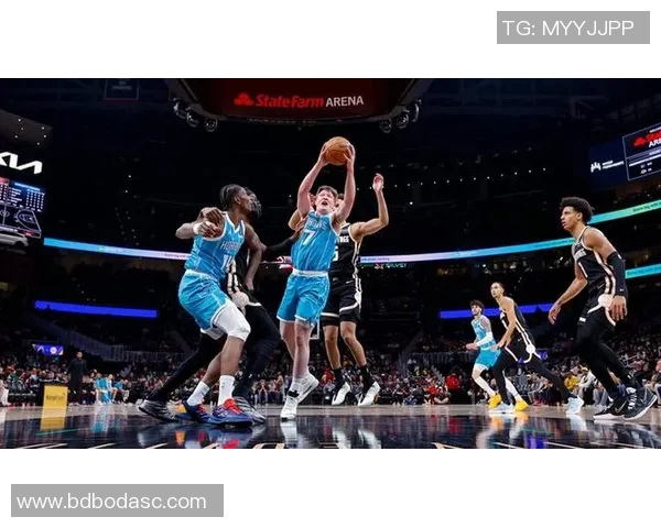 夏洛特黄蜂与洛杉矶湖人激战正酣球迷期待精彩对决与精彩瞬间