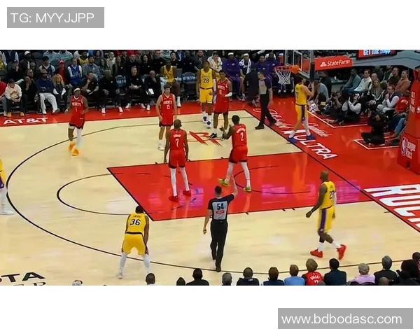 湖人骑士激战落幕赛后球员分享精彩瞬间与战术反思 湖人骑士激战落幕赛后球员分享精彩瞬间与战术反思