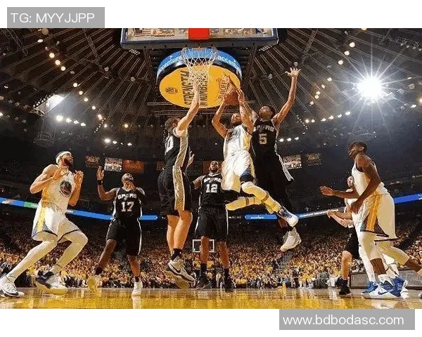 菲律宾队与台北蓝队激战正酣谁将赢得这场篮球对决的胜利