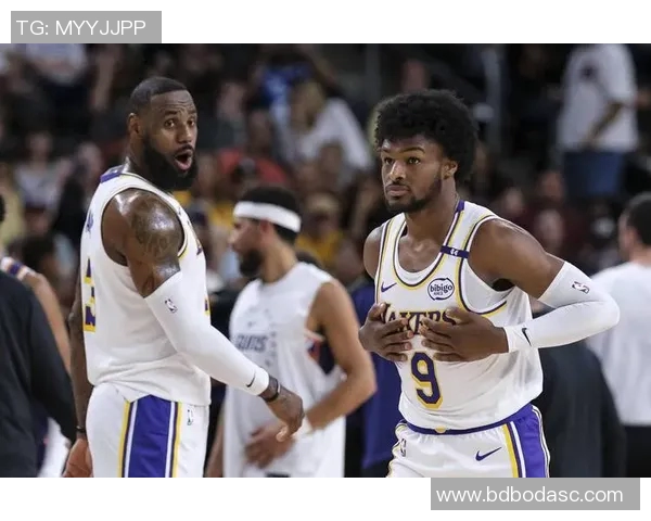 詹姆斯父子共谱篮球新篇章布朗尼正式宣布参加NBA选秀